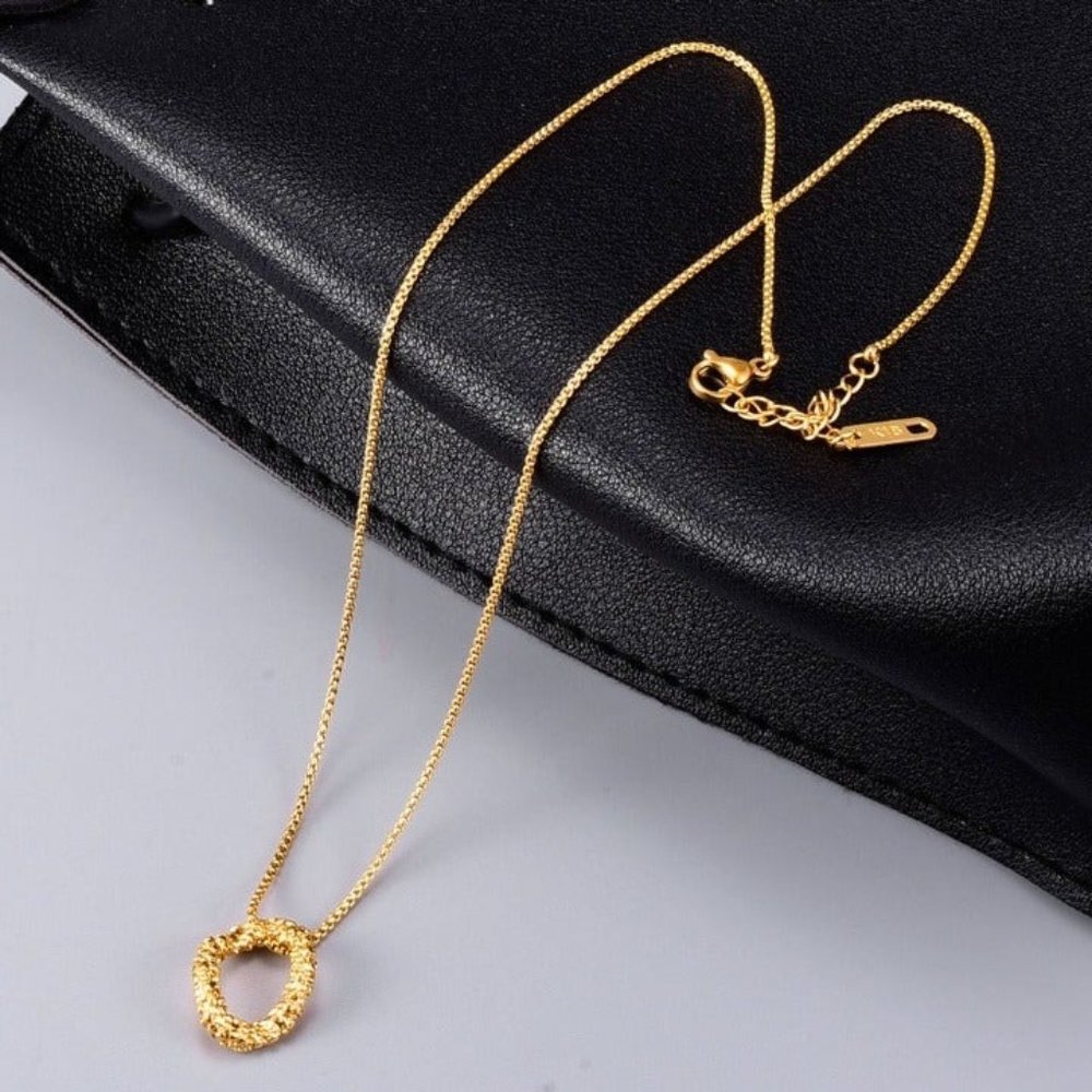 Twisted Round Pendant Gold necklace